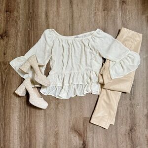 Abbeline women’s ruffled hem blouse